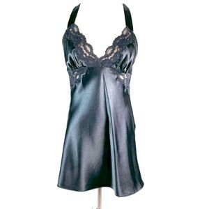 Frederick's of Hollywood black qlingerie